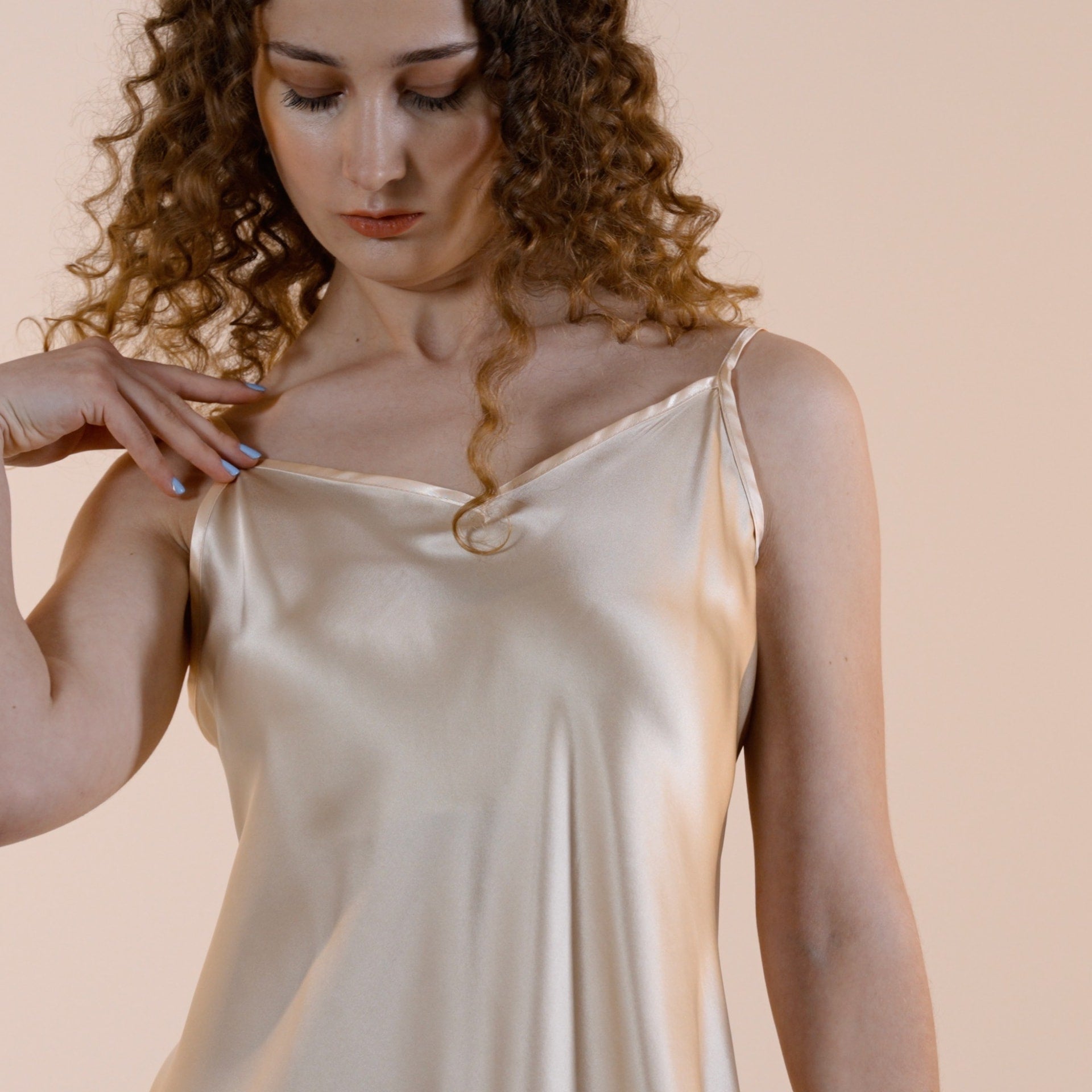 Sottoveste in seta: ecco perchè averla nel tuo guardaroba!